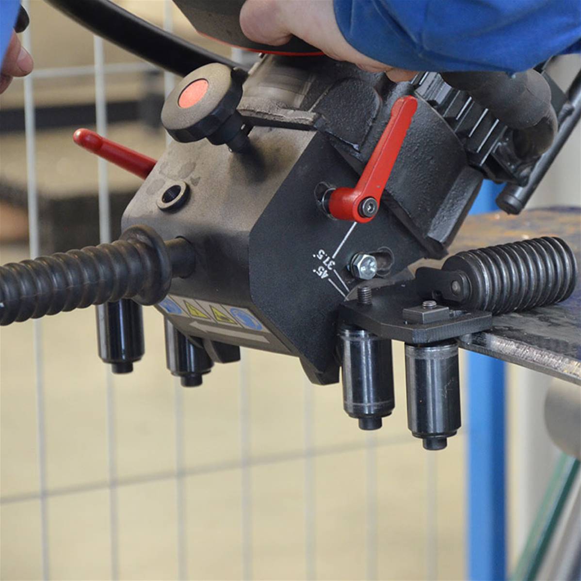 Détails techniques de la BM-20+, largeur de coupe jusqu'à 21 mm et angle de 15° à 60°